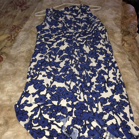 Women’s flower patterned dress! - Picture 3 of 3